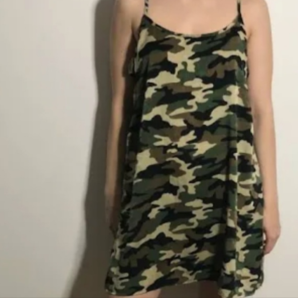 NWOT!! SPAGHETTI STRAP CASUAL SUMMER DRESS